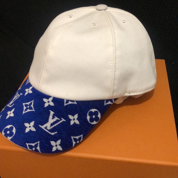 Louis Vuitton hat - Picture 5 of 10